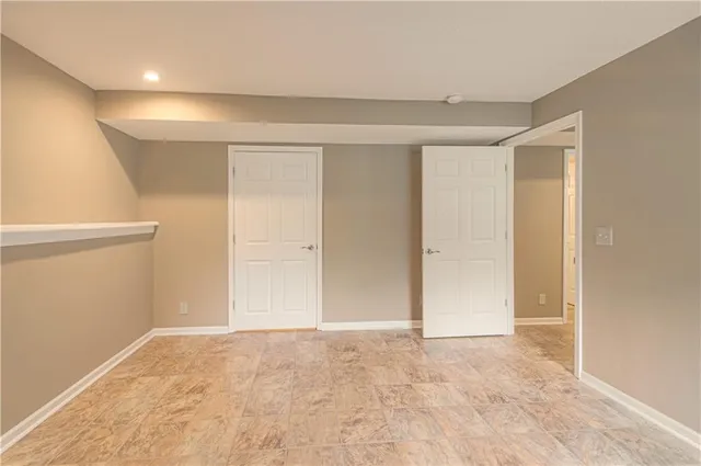 $320,000 | 4500 Harvard Lane, Kansas City, MO 64133