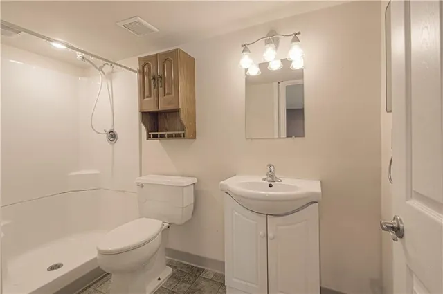 $320,000 | 4500 Harvard Lane, Kansas City, MO 64133