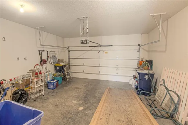 $320,000 | 4500 Harvard Lane, Kansas City, MO 64133