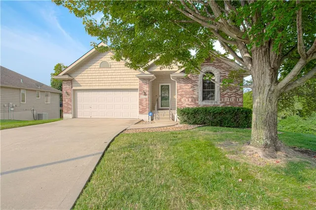 $320,000 | 4500 Harvard Lane, Kansas City, MO 64133