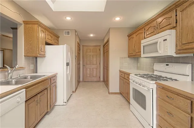 $320,000 | 4500 Harvard Lane, Kansas City, MO 64133