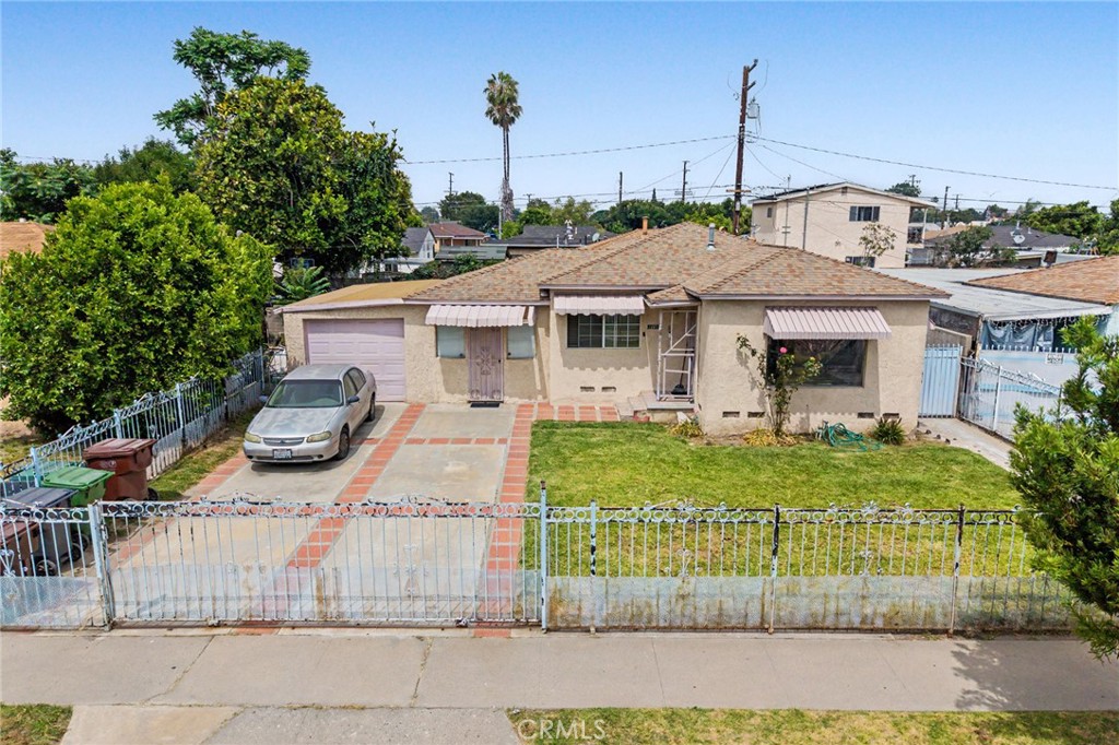 1903 North Grape Avenue Compton, CA 90222 - Photo 2 of 14 Front Yard