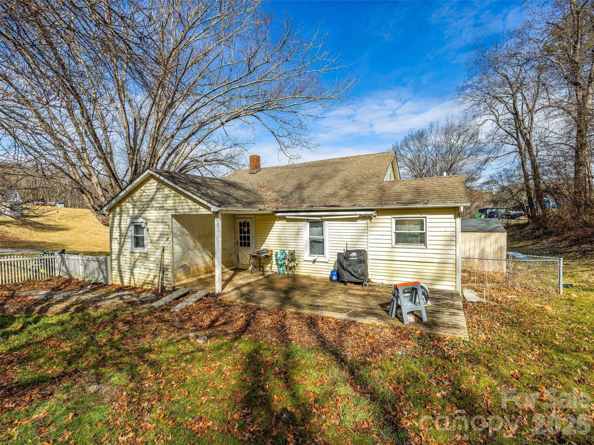 800 Murray Road Canton, NC 28716 - Photo 12 of 15 a backyard of a house with table and chairs