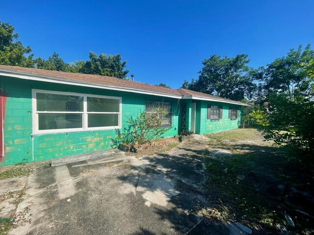 3106 Tropic Boulevard Fort Pierce, FL 34946 - Photo 2 of 17 IMG_8044