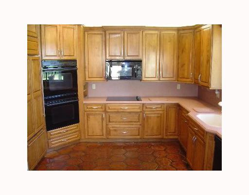 8216 Northwest 80th Street Tamarac, FL 33321 - Photo 4 of 16 Kitchen