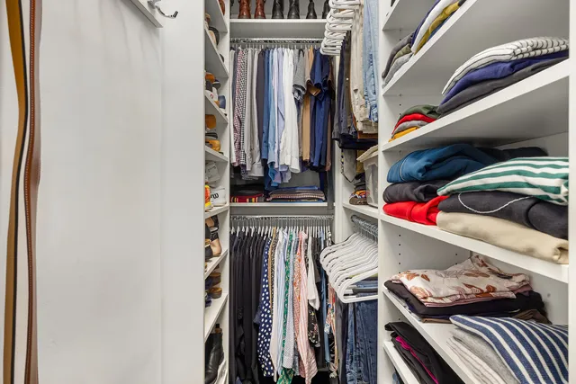 $995,000 | 419 East 57th Street, Unit 2D | Sutton Place