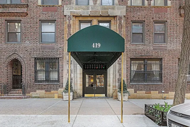 $995,000 | 419 East 57th Street, Unit 2D | Sutton Place