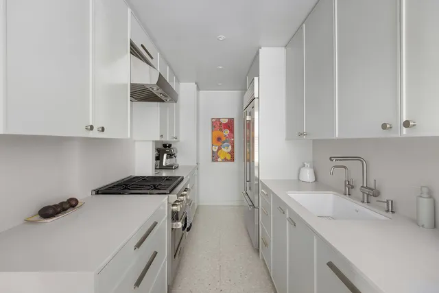 $995,000 | 419 East 57th Street, Unit 2D | Sutton Place