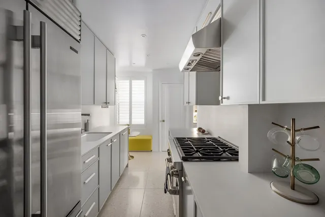 $995,000 | 419 East 57th Street, Unit 2D | Sutton Place