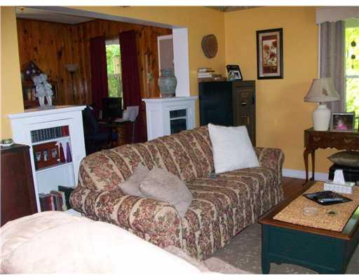 1 Hays Street Rural Ridge, PA 15075 - Photo 2 of 17 Living Room.