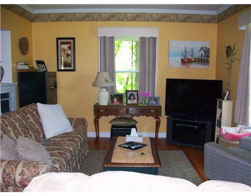 1 Hays Street Rural Ridge, PA 15075 - Photo 3 of 17 Living Room.