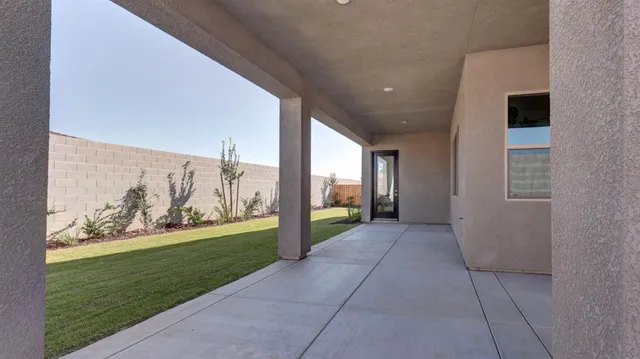 a view of livingroom with furniture