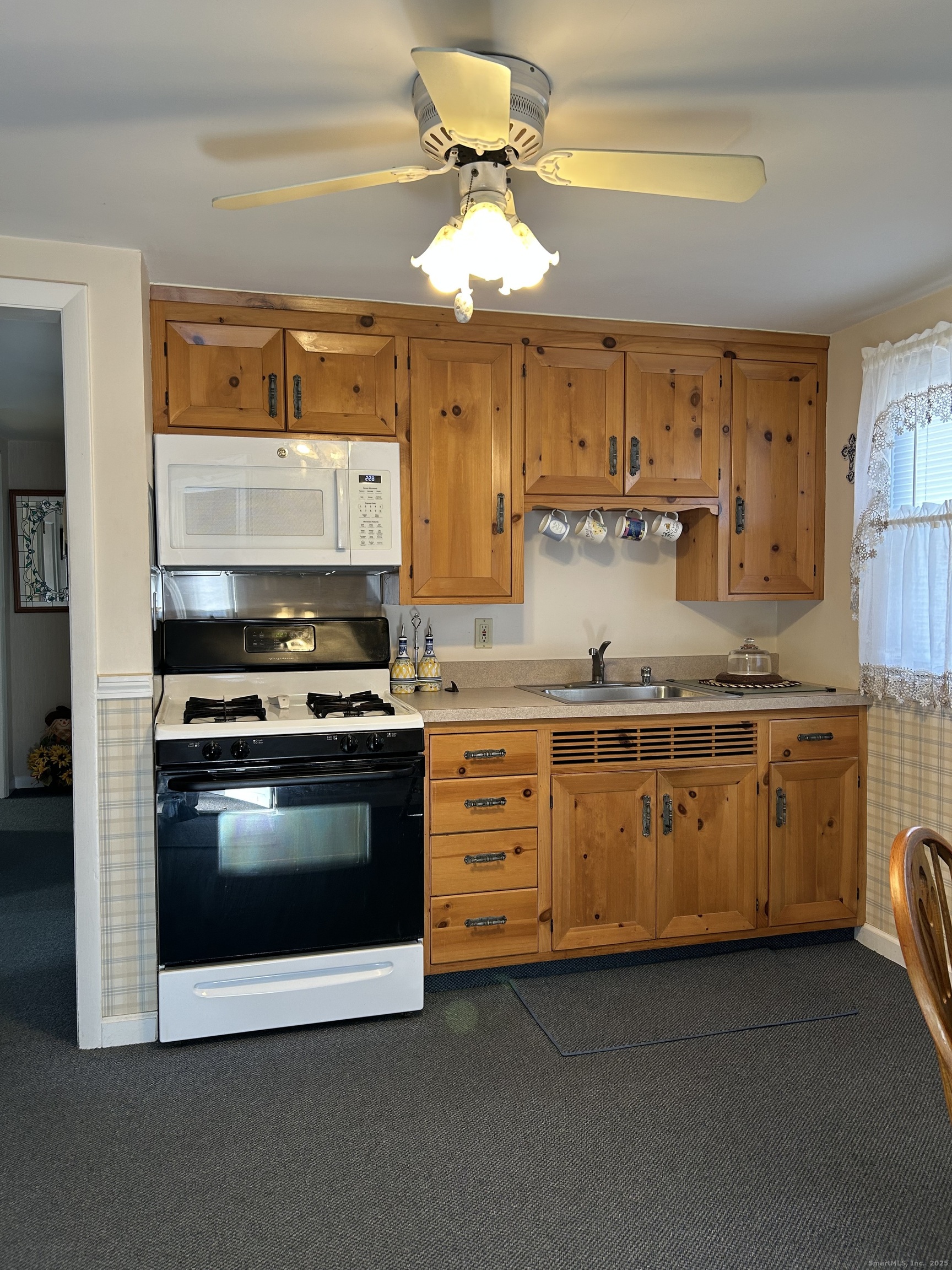 49 Damson Lane Naugatuck, CT 06770 - Photo 2 of 23