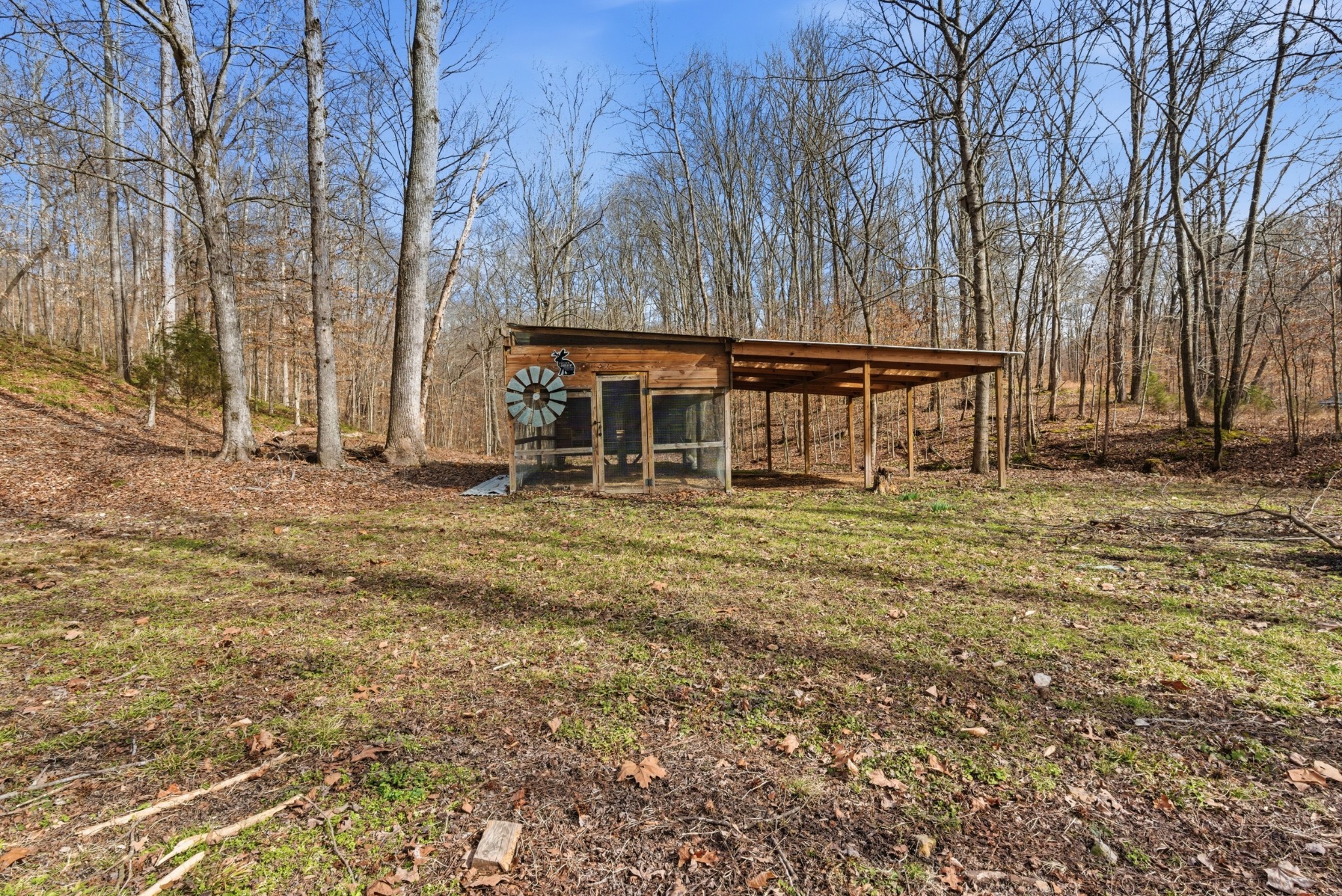 3972 Skelley Road Santa Fe, TN 38482 - Photo 33 of 47 a front view of house with small garden
