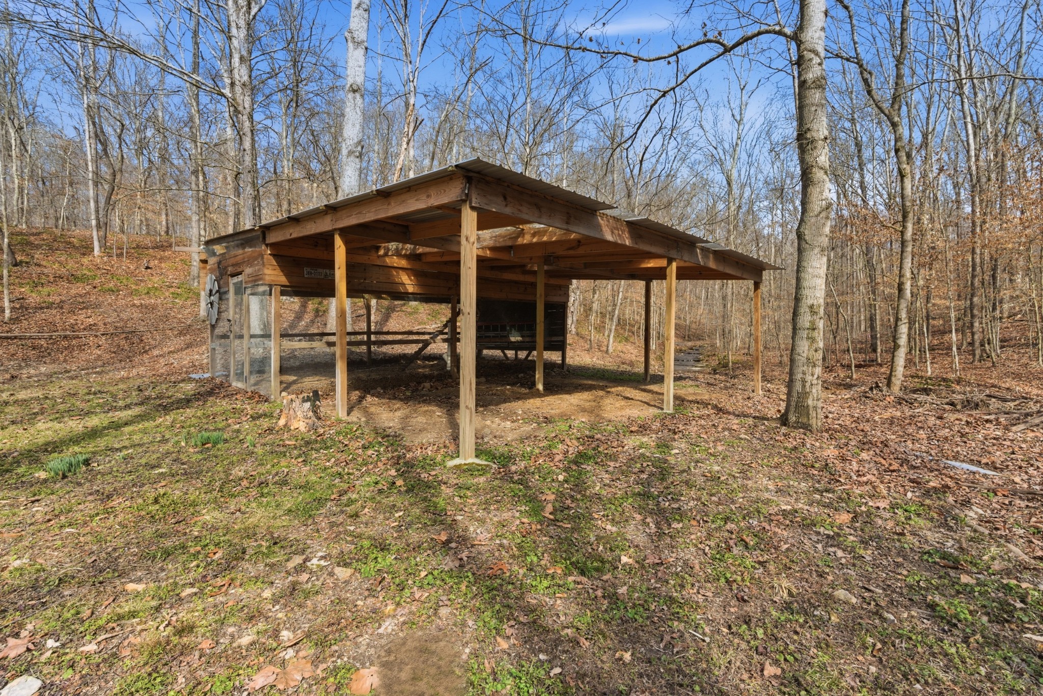 3972 Skelley Road Santa Fe, TN 38482 - Photo 34 of 47 a backyard of a house with table and chairs