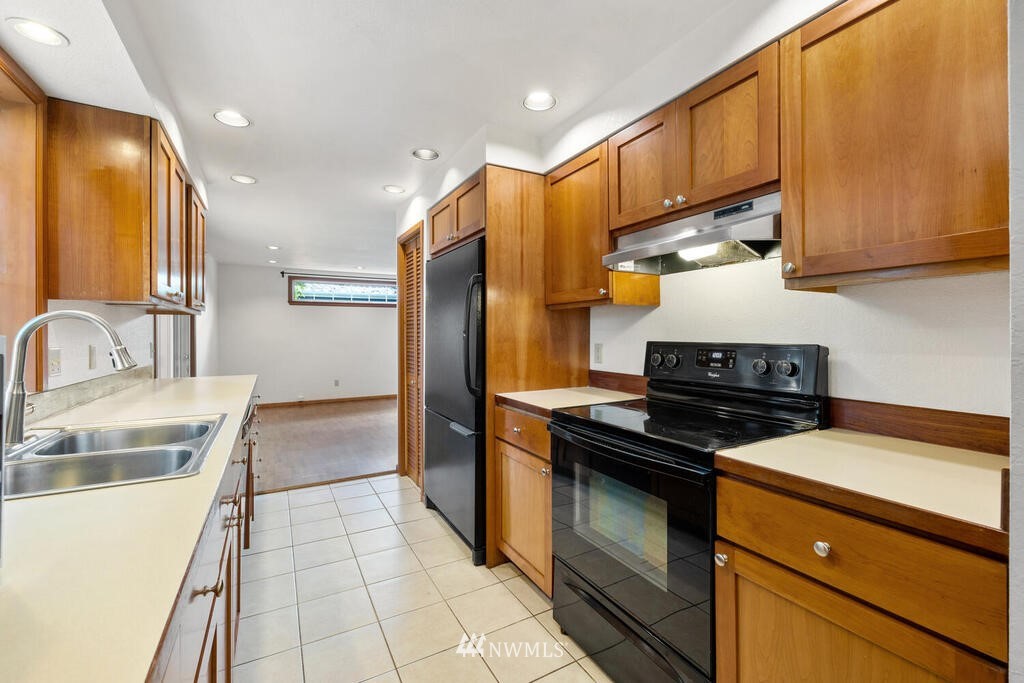 14654 203rd Avenue Southeast Renton, WA 98059 - Photo 16 of 39