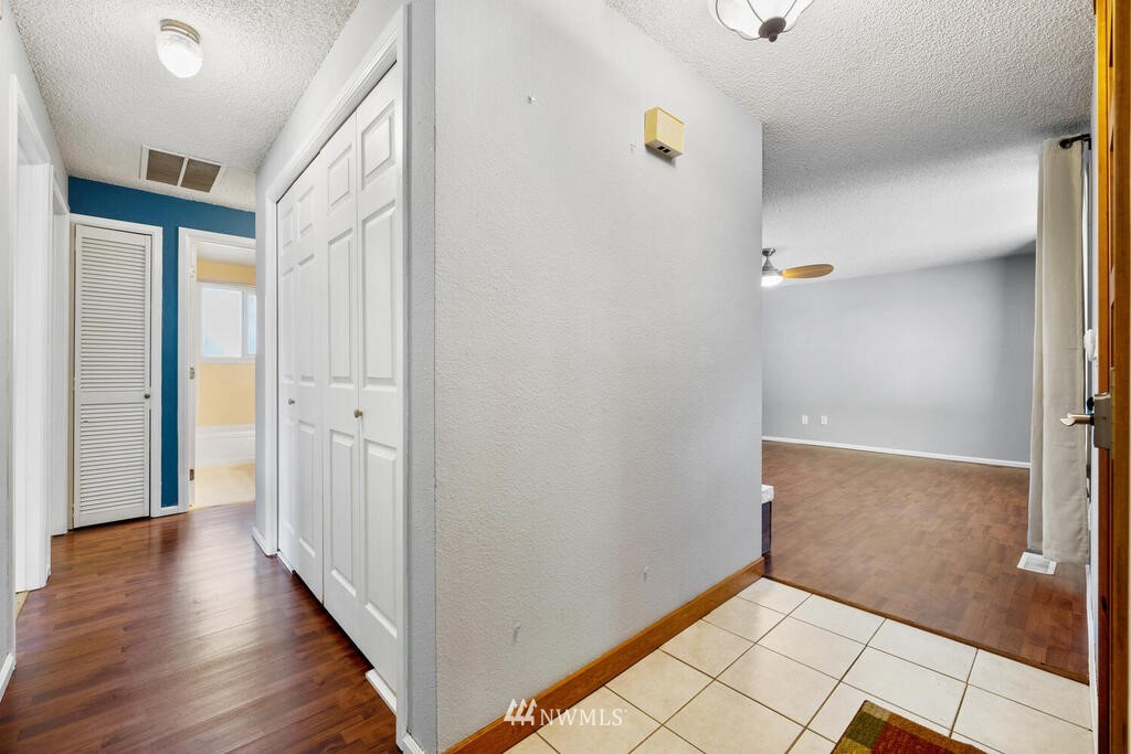 14654 203rd Avenue Southeast Renton, WA 98059 - Photo 4 of 39