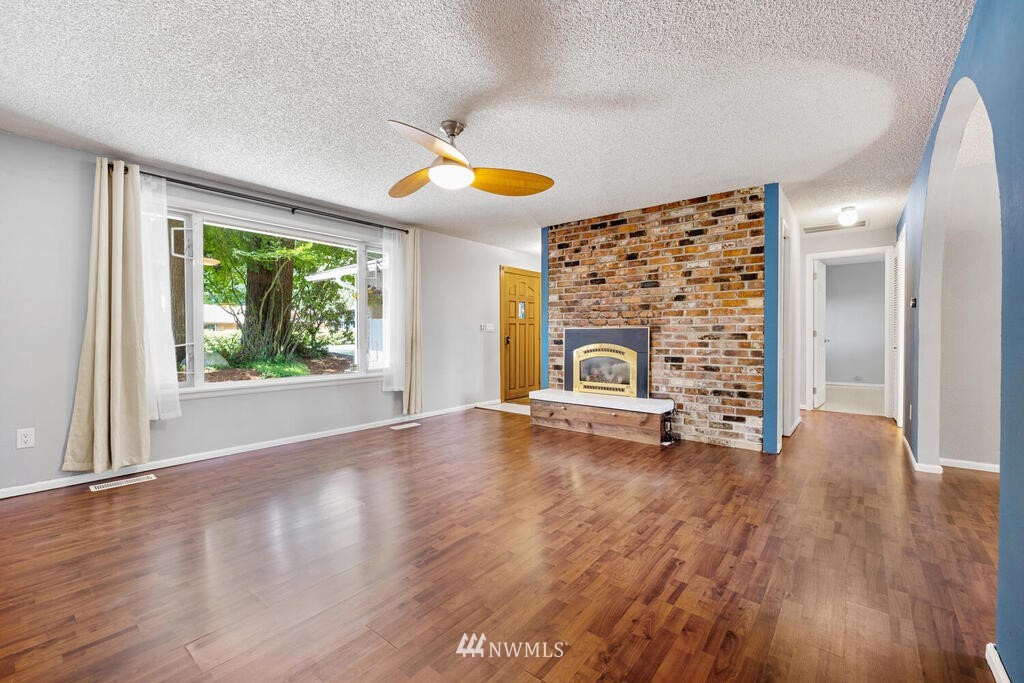 14654 203rd Avenue Southeast Renton, WA 98059 - Photo 7 of 39