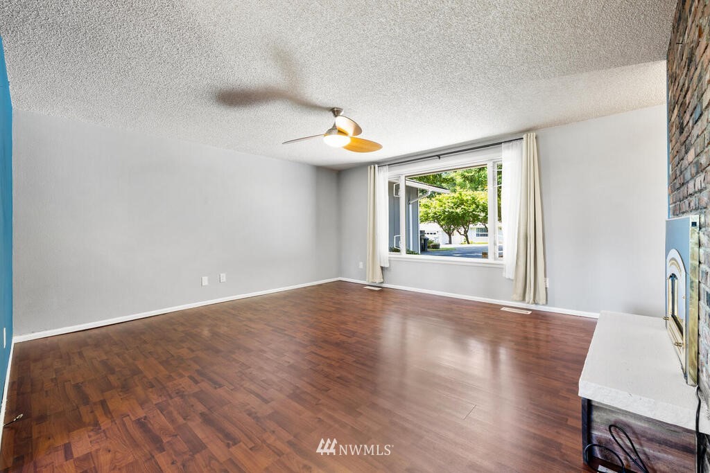 14654 203rd Avenue Southeast Renton, WA 98059 - Photo 9 of 39