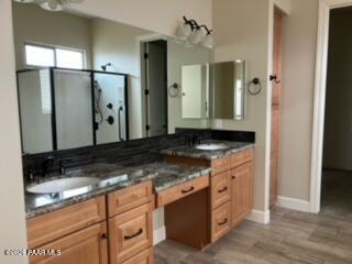 4850 West Three Forks Road Prescott, AZ 86305 - Photo 8 of 18 Primary Bathroom