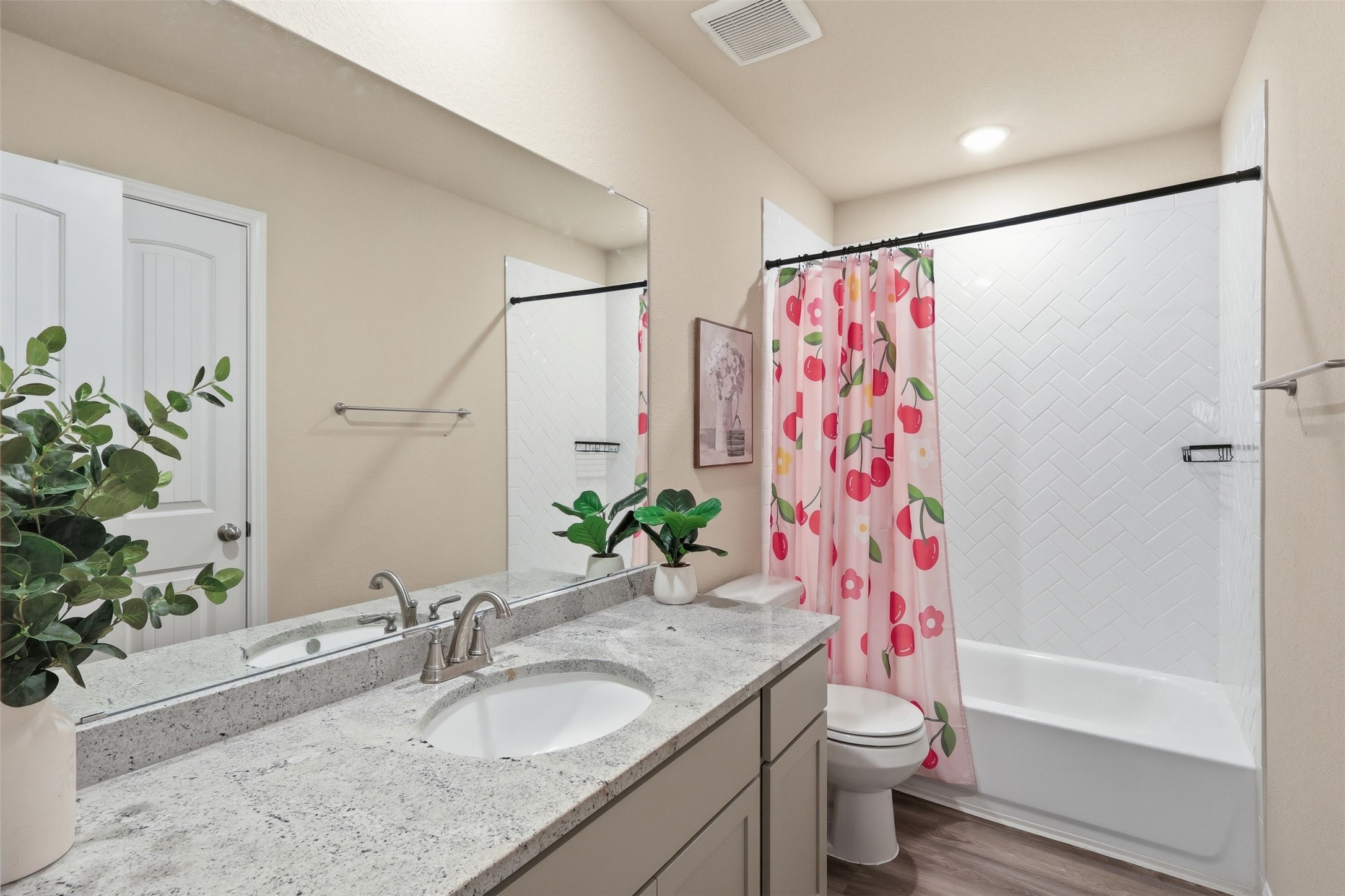 6310 Fawn Path Drive Conroe, TX 77303 - Photo 26 of 41 Bright upstairs full bathroom featuring an oversized granite vanity with ample countertop space, a linen closet for added storage, and modern finishes throughout.