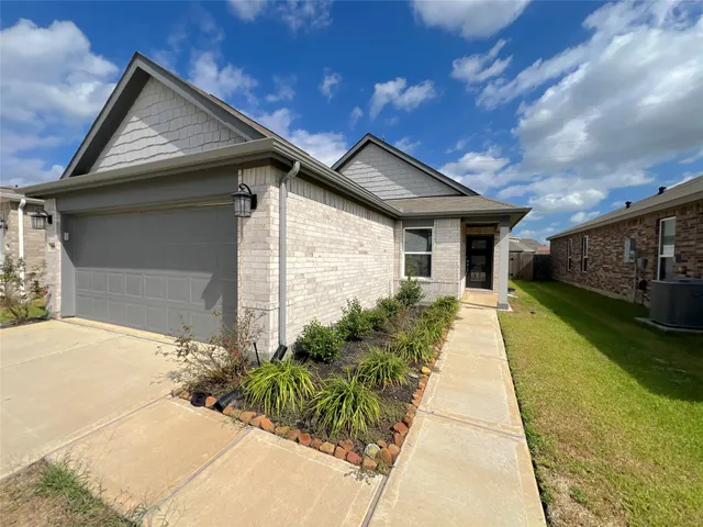 $1,800 | 7111 Escondido Drive, Rosharon, TX 77583