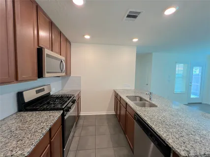 $1,800 | 7111 Escondido Drive, Rosharon, TX 77583