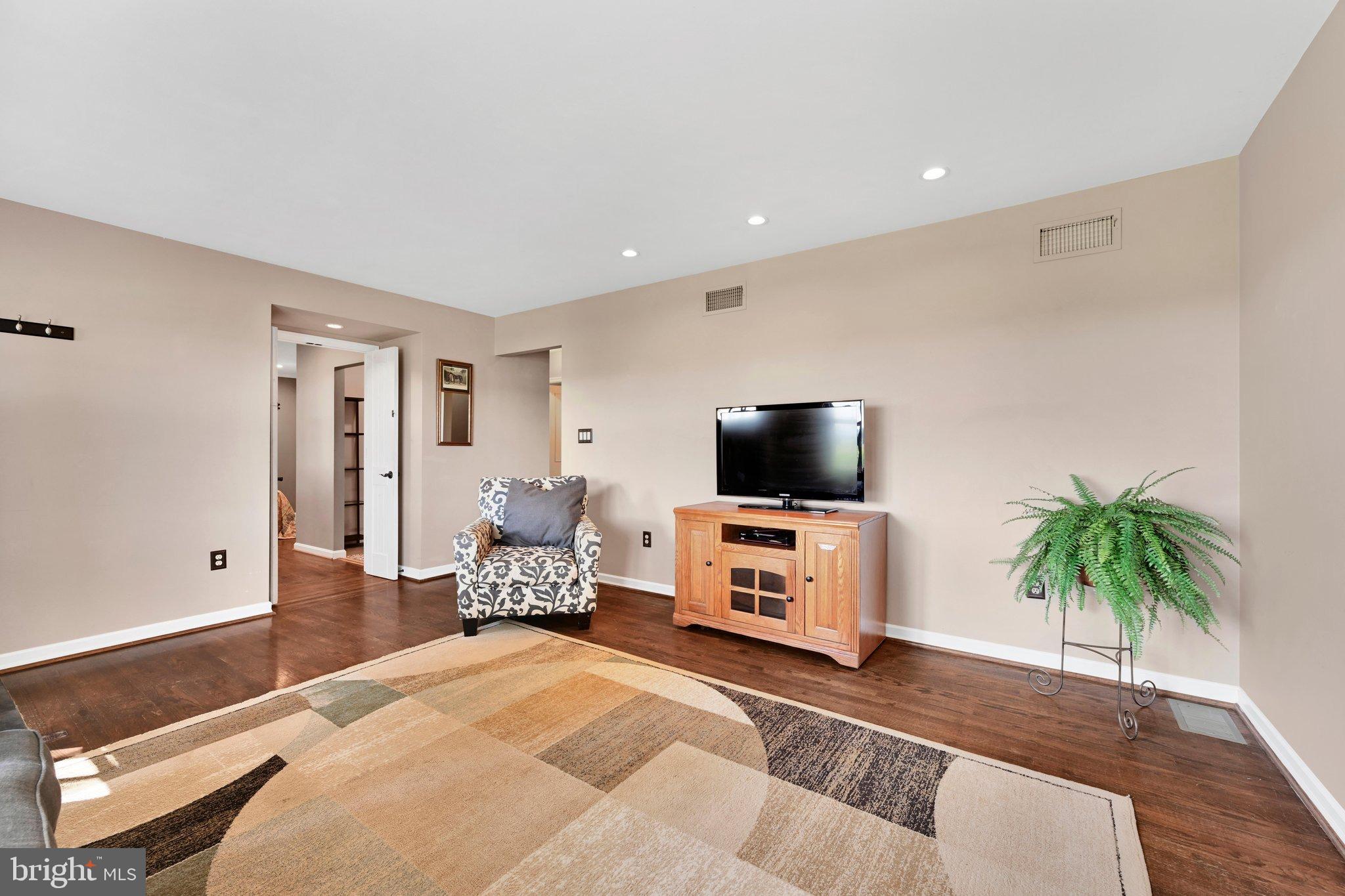 4075 Nolt Road Mount Joy, PA 17552 - Photo 14 of 49 Living Area