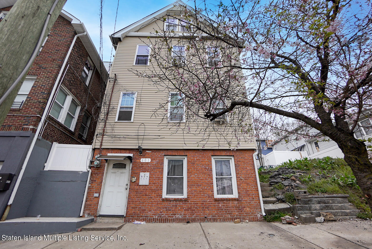 601 Richmond Road Staten Island, NY 10304 - Photo 2 of 20 Exterior