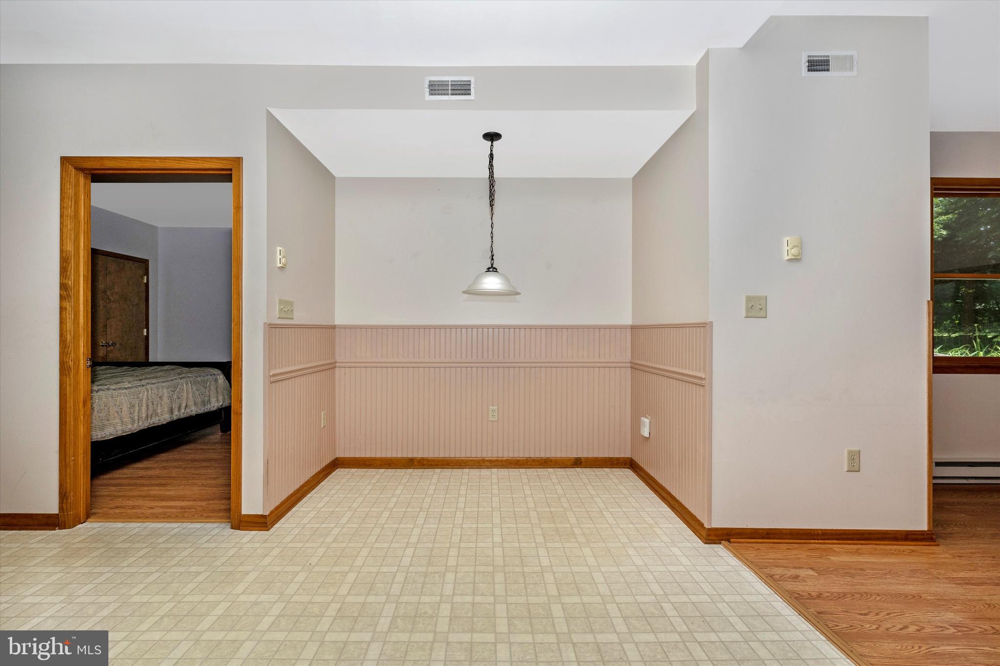 6119 Quinn Road Frederick, MD 21701 - Photo 11 of 37 Dining Area