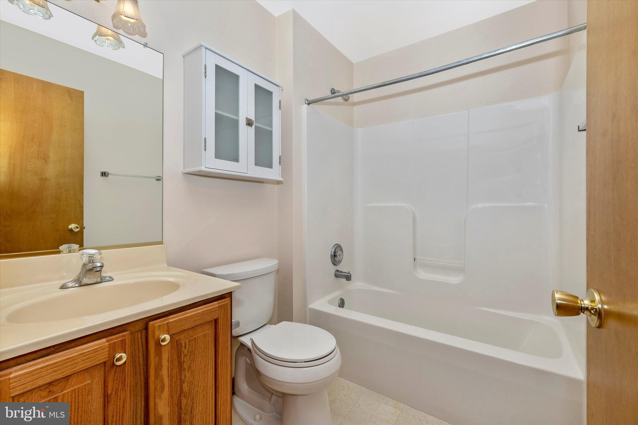 6119 Quinn Road Frederick, MD 21701 - Photo 28 of 37 Upper Level Full Hall Bath