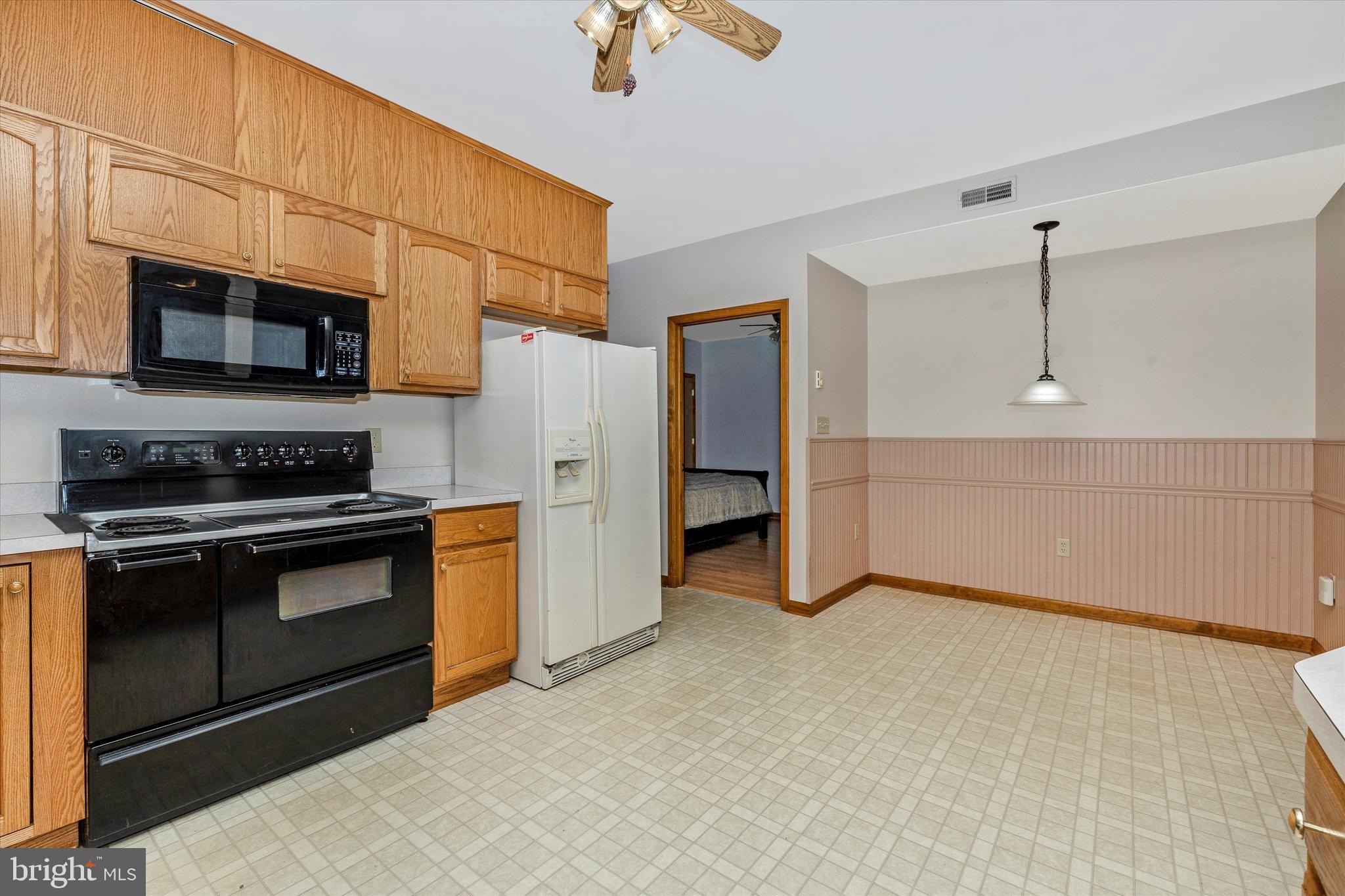 6119 Quinn Road Frederick, MD 21701 - Photo 7 of 37 Kitchen and Dining Area