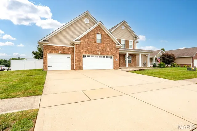 $500,000 | 980 Carnegie Knolls Drive, O'Fallon, IL 62269