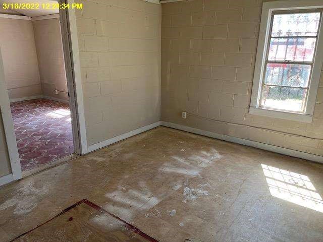 9583 South 3rd St Road Waco, TX 76706 - Photo 2 of 12 a view of empty room with window