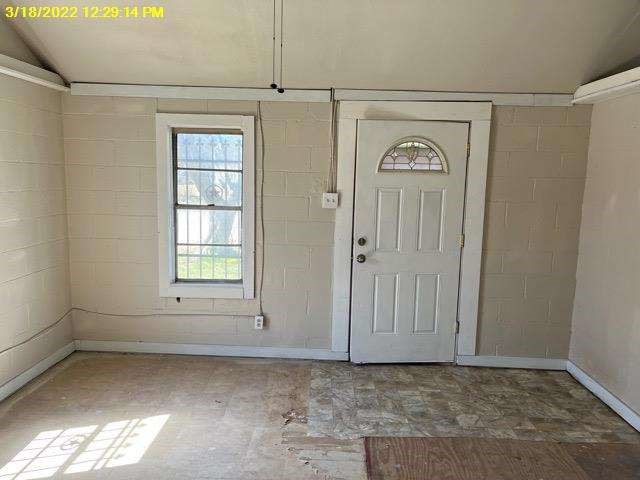 9583 South 3rd St Road Waco, TX 76706 - Photo 3 of 12 an empty room with windows