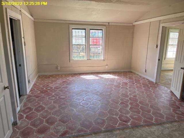 9583 South 3rd St Road Waco, TX 76706 - Photo 4 of 12 an empty room with windows
