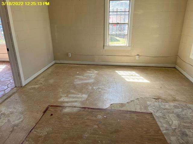 9583 South 3rd St Road Waco, TX 76706 - Photo 8 of 12 a view of a room with window