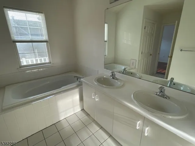 $3,200 | 33 Dorchester Drive, Bernards, NJ 07920