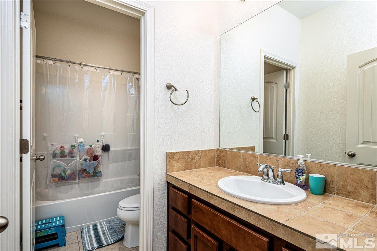 2190 Bears Ranch Drive Reno, NV 89521 - Photo 11 of 14 upstairs bathroom