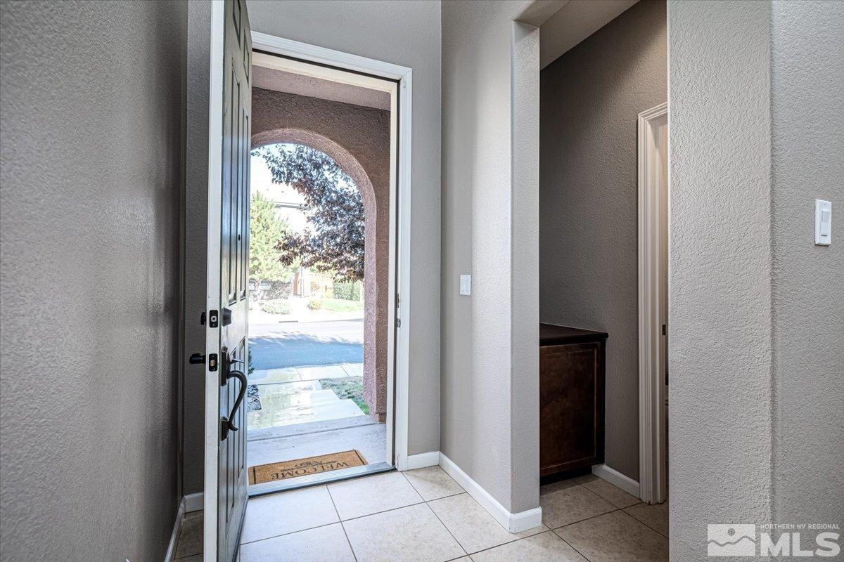 2190 Bears Ranch Drive Reno, NV 89521 - Photo 12 of 14 foyer