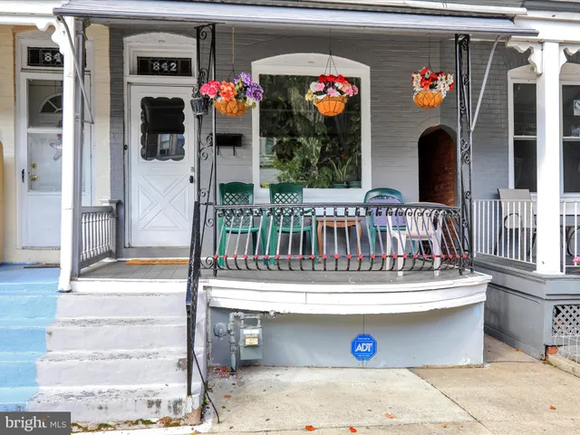 a view of entryway front of house