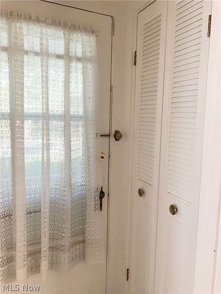 2247 Westminster Road Cleveland, OH 44118 - Photo 3 of 35 Foyer with 2 closets