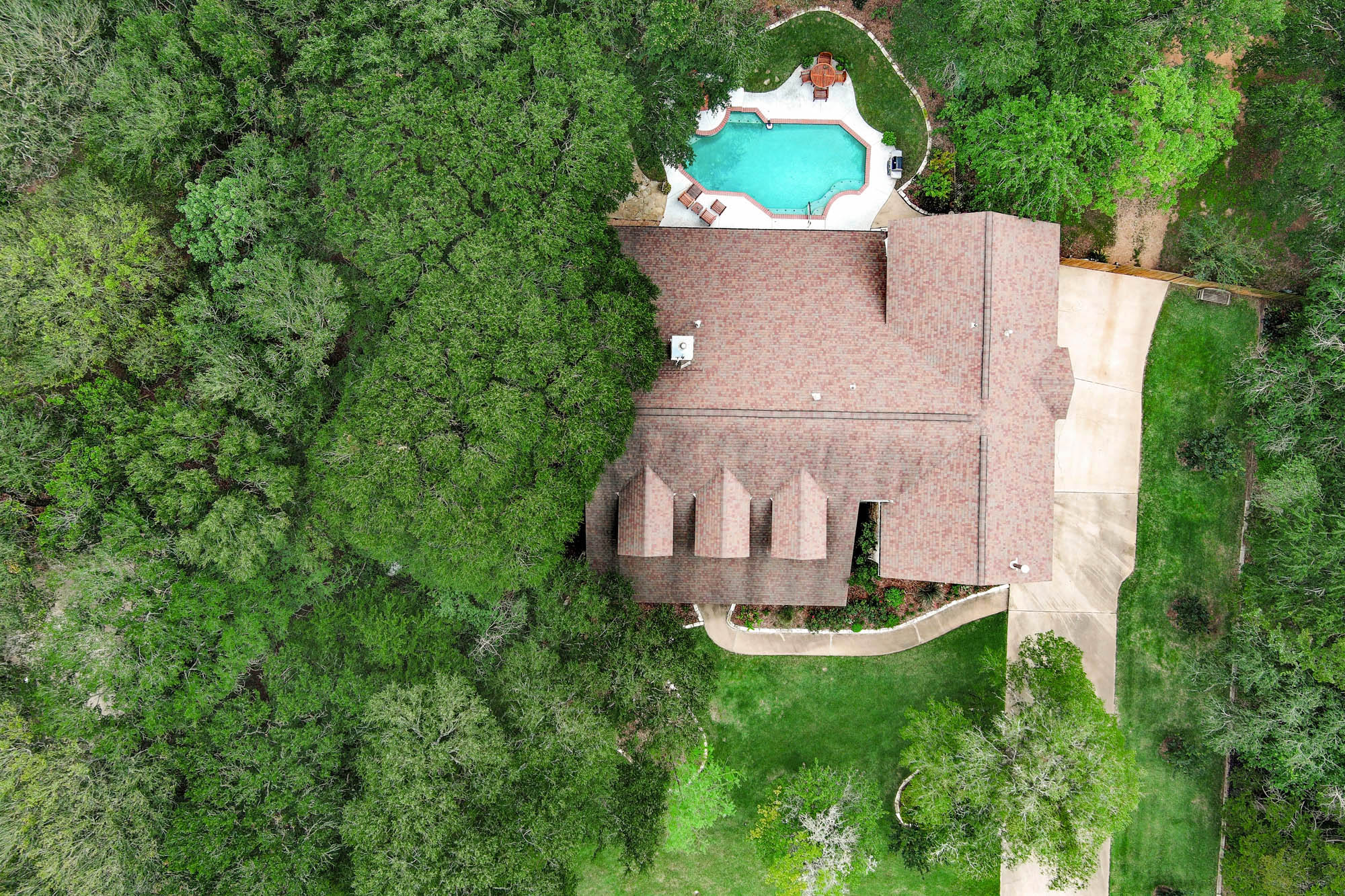 147 Spring Meadow Road Bastrop, TX 78602 - Photo 38 of 40 a building view with a garden space