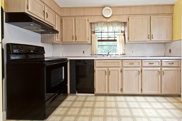 29 Sargent Road Winchester, MA 01890 - Photo 3 of 24
