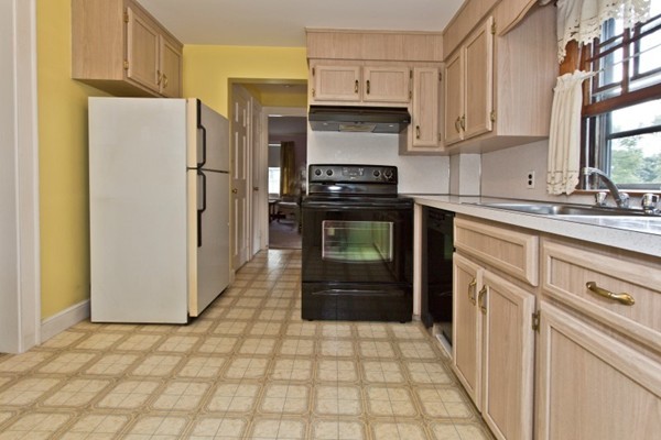 29 Sargent Road Winchester, MA 01890 - Photo 5 of 24