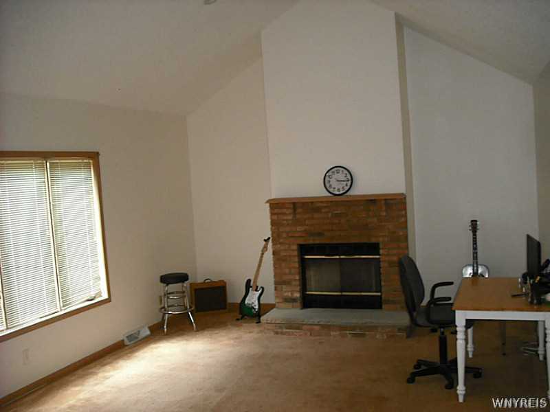 134 Bauman Road Amherst, NY 14221 - Photo 20 of 23 Family Room.