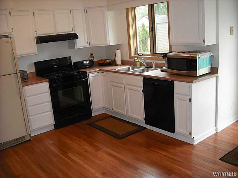 134 Bauman Road Amherst, NY 14221 - Photo 3 of 23 Kitchen.