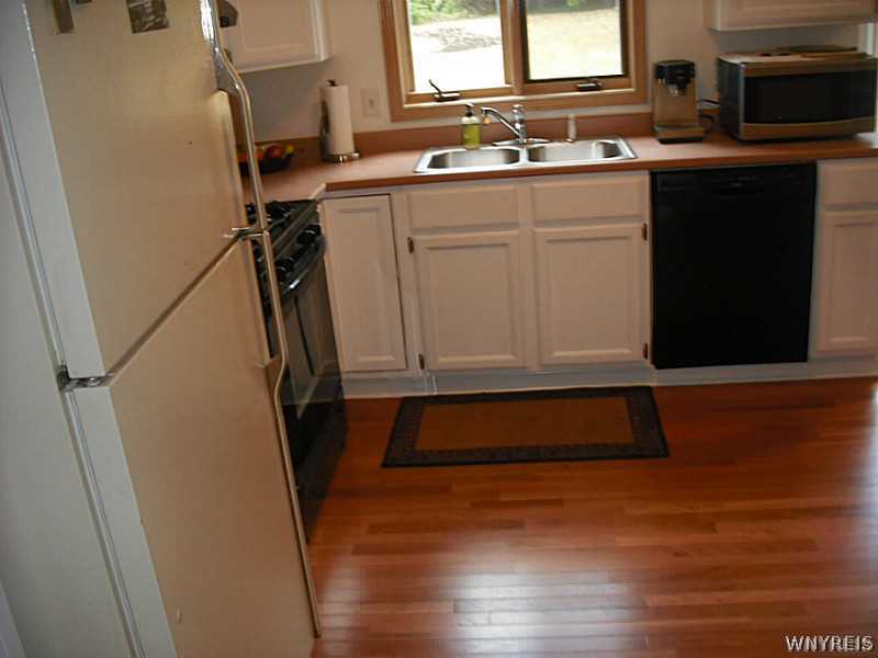 134 Bauman Road Amherst, NY 14221 - Photo 4 of 23 Kitchen.