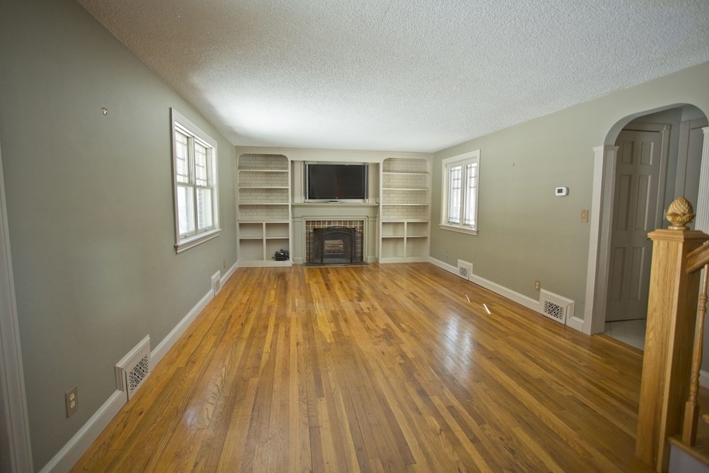 111 Laurel Road West Springfield, MA 01089 - Photo 3 of 28 Gallery Image 3