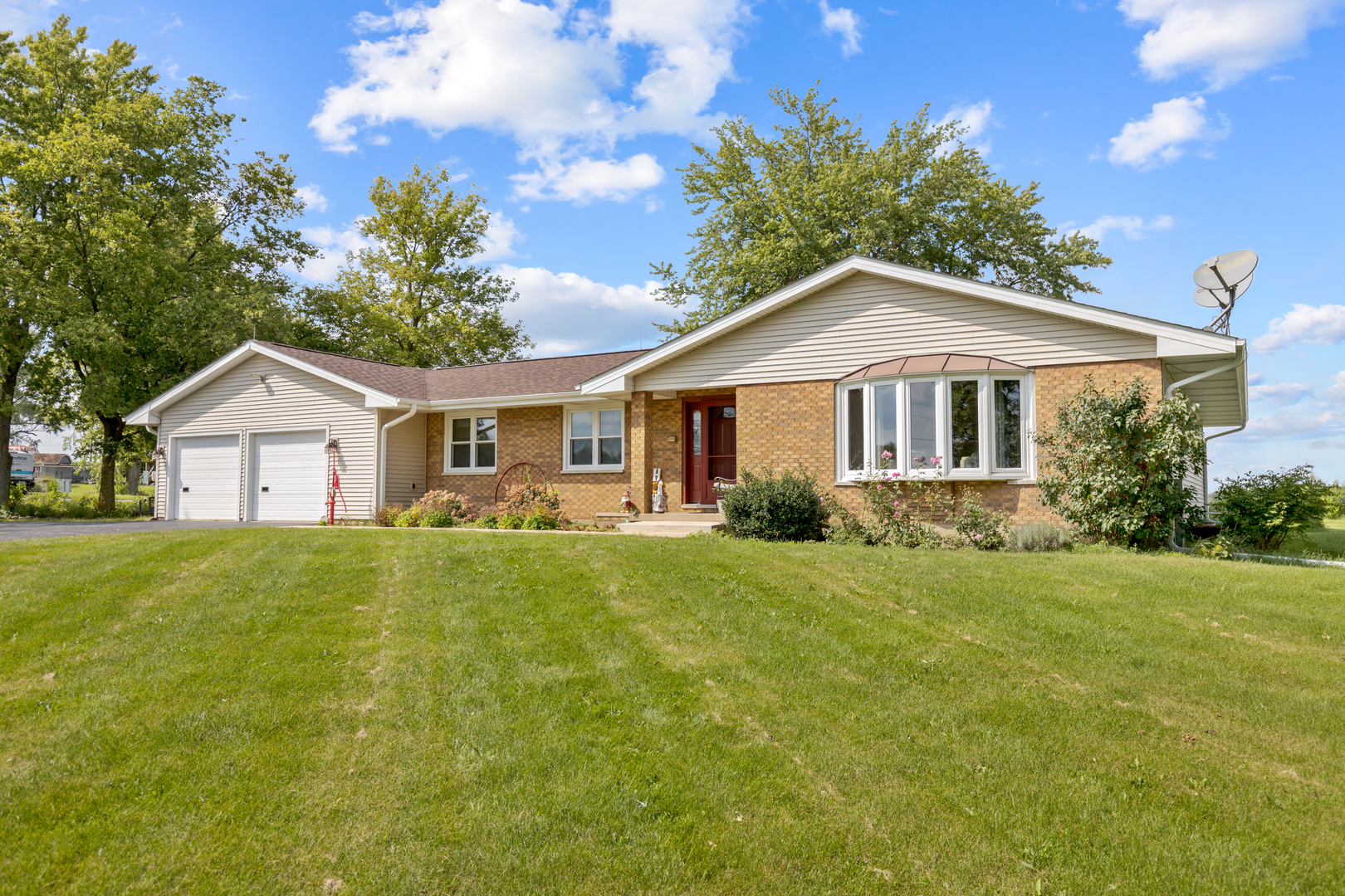 50W424 Plank Road Sycamore, IL 60178 - Photo 1 of 22 a front view of a house with yard and green space